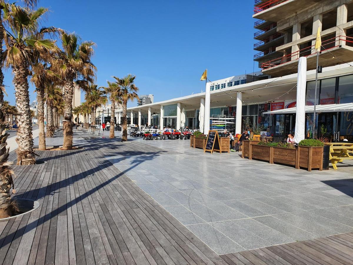 Sea View Deluxe Apartment Bat Yam Exterior photo