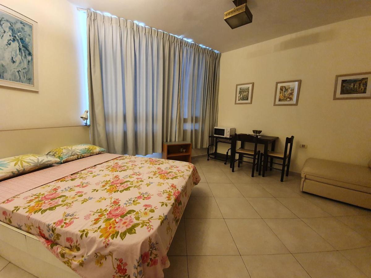 Sea View Deluxe Apartment Bat Yam Exterior photo