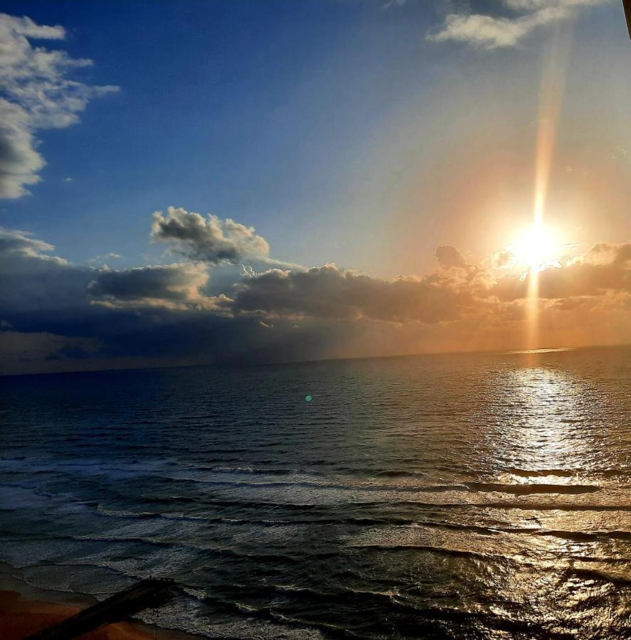 Sea View Deluxe Apartment Bat Yam Exterior photo
